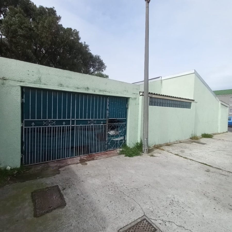 3 Bedroom Property for Sale in Lentegeur Western Cape